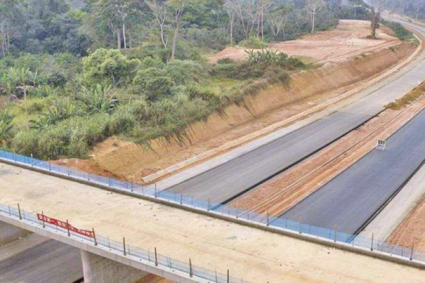 Centre: Construction autoroute